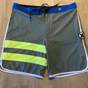 NWOT Hurley Phantom board shorts, size 32